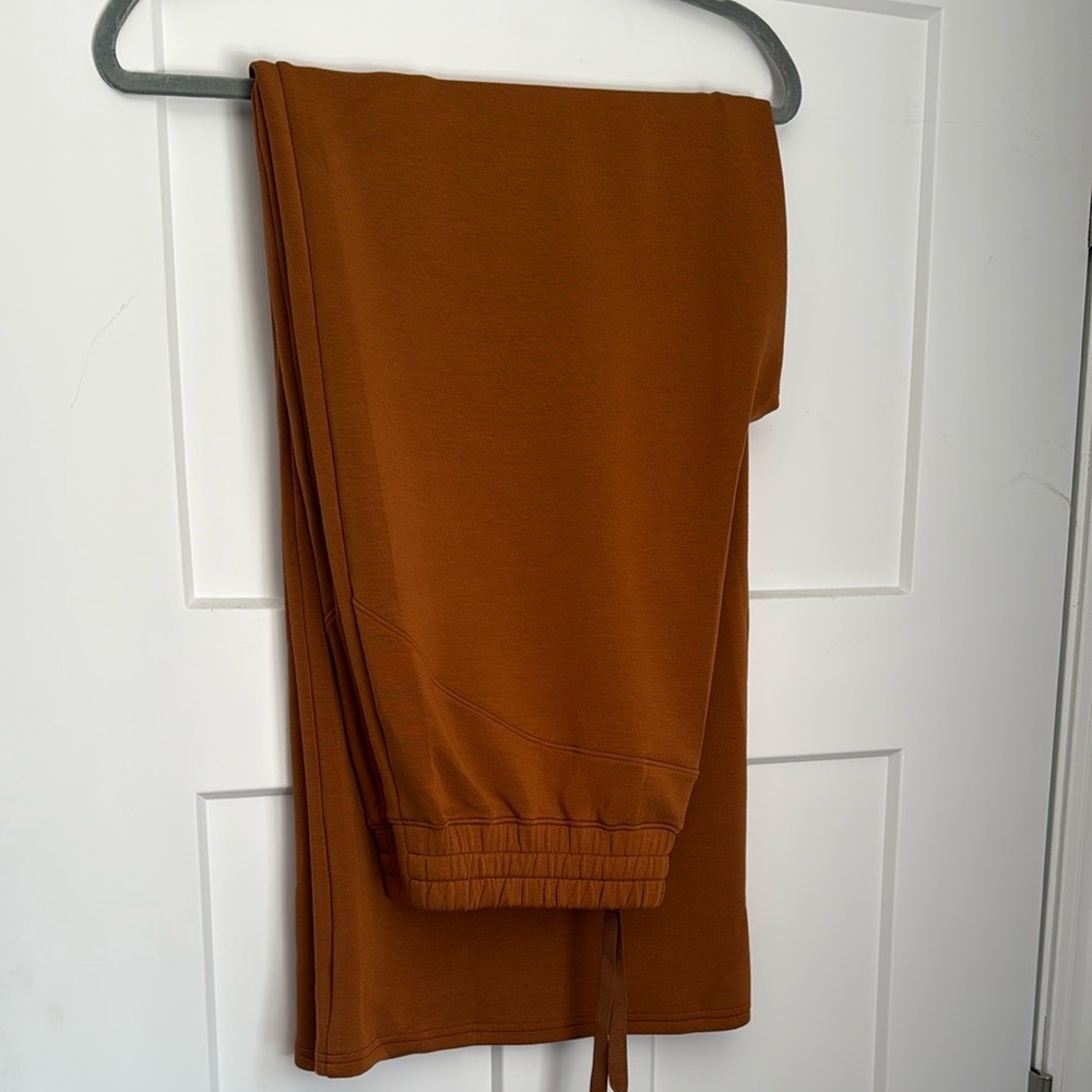 NWOT SPANX Butterscotch Wide Leg Air Essentials Pants